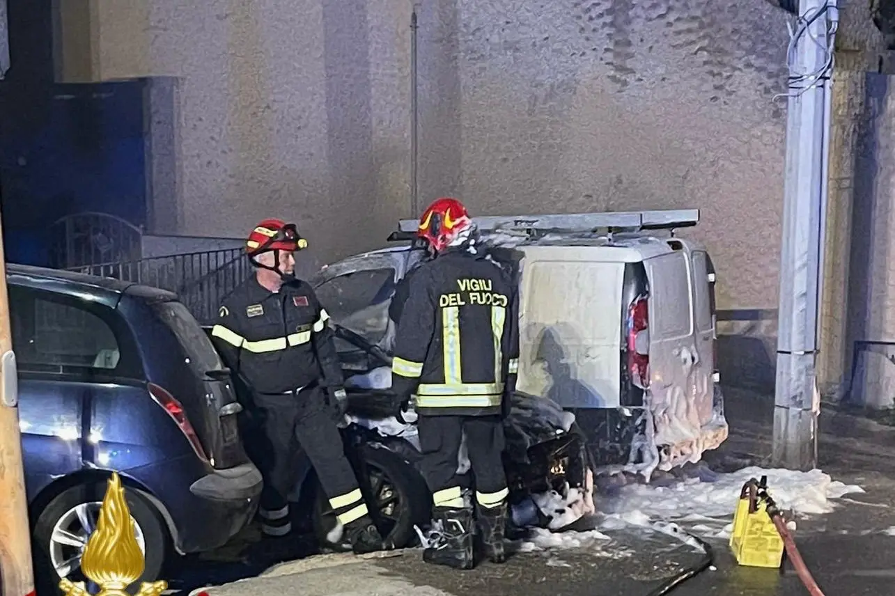L'intervento dei vigili del fuoco a La Maddalena