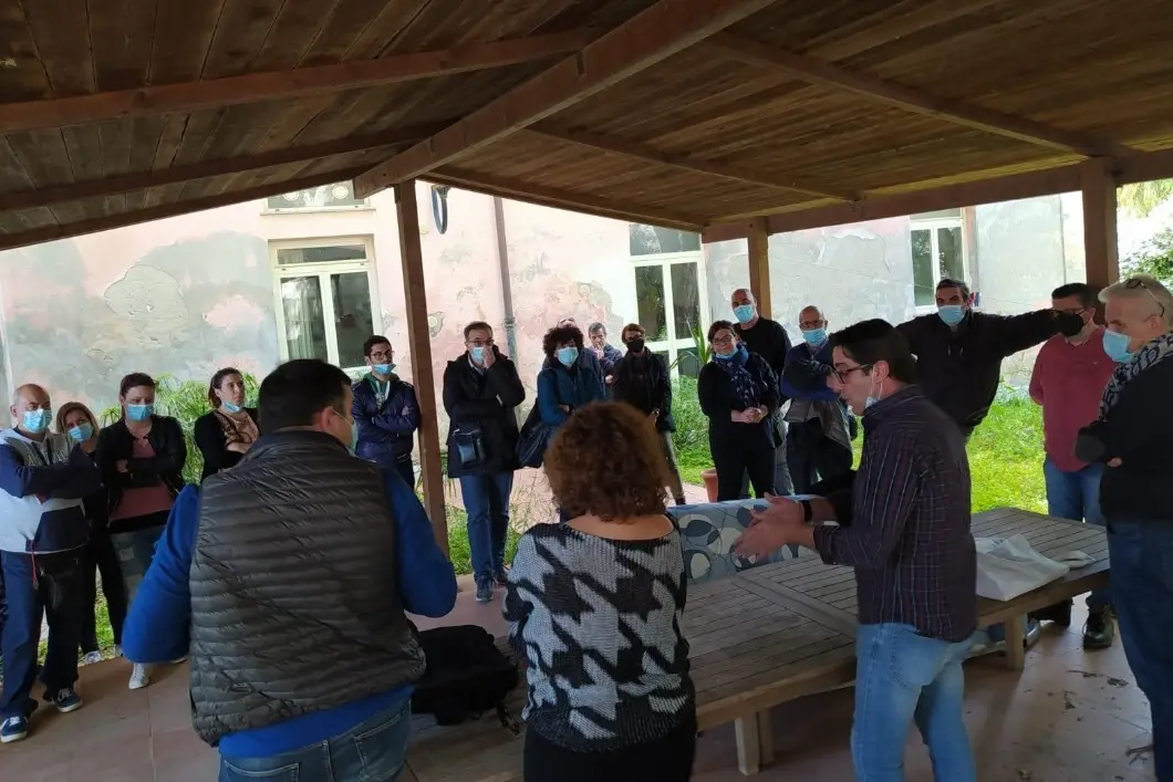Una delle assemblee della cooperativa Elleuno (foto Tellini)