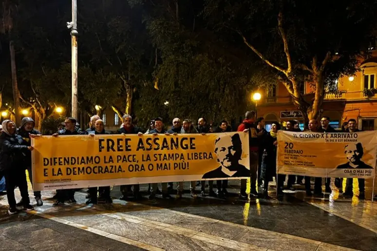 La manifestazione a Cagliari (Ansa)