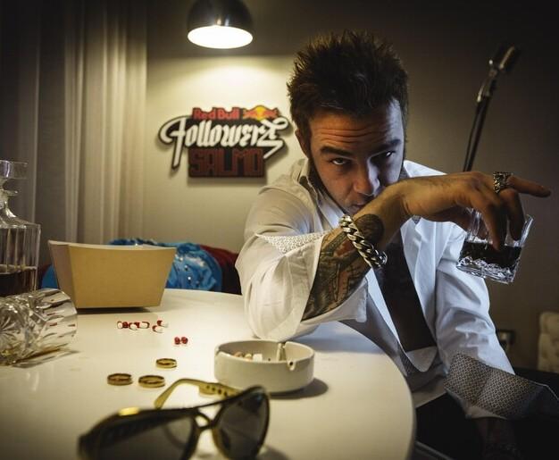 «La mia musica, le nuove sfide, l’AI in un video»