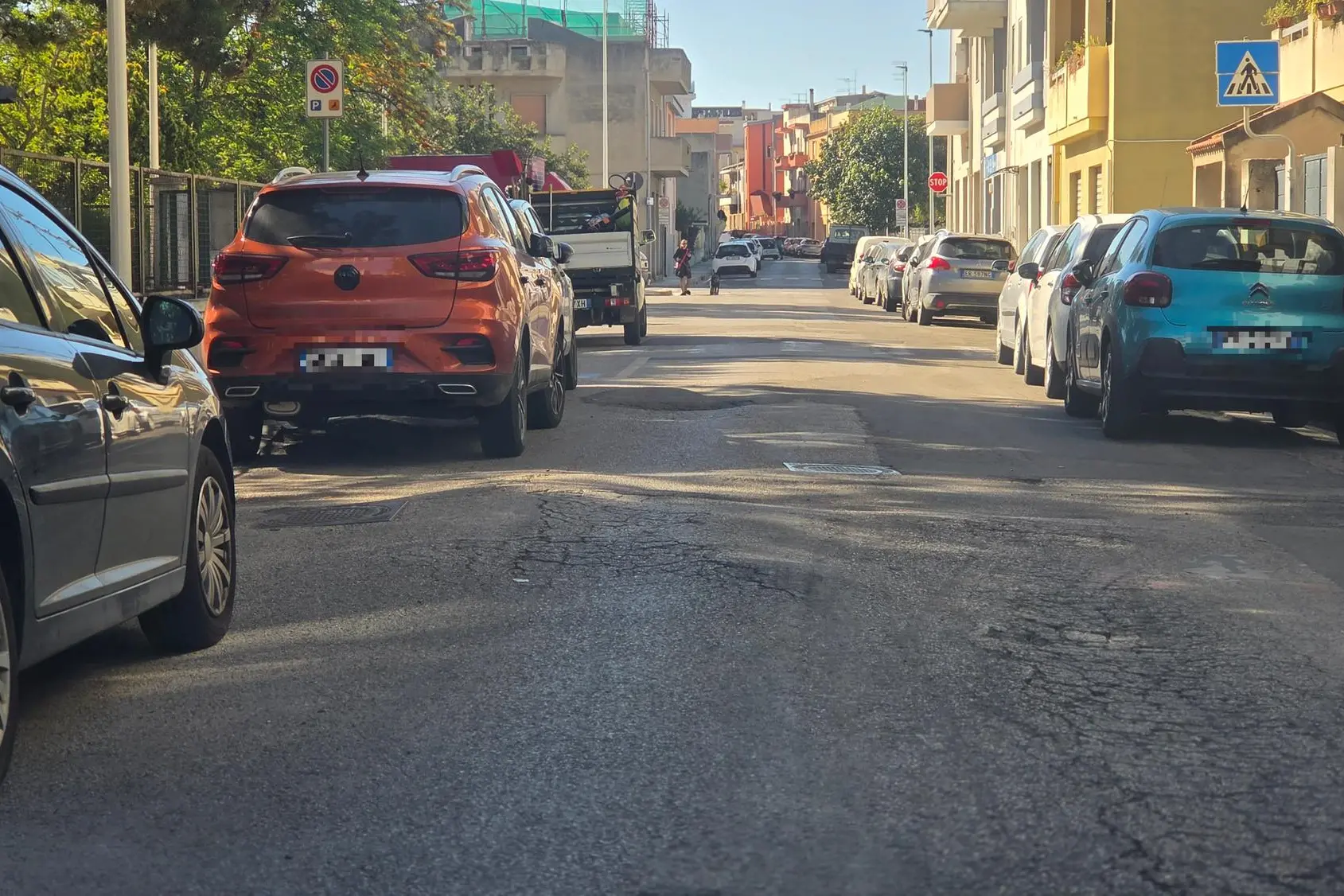 La strada dissestata in via Palestrina (foto Daga)