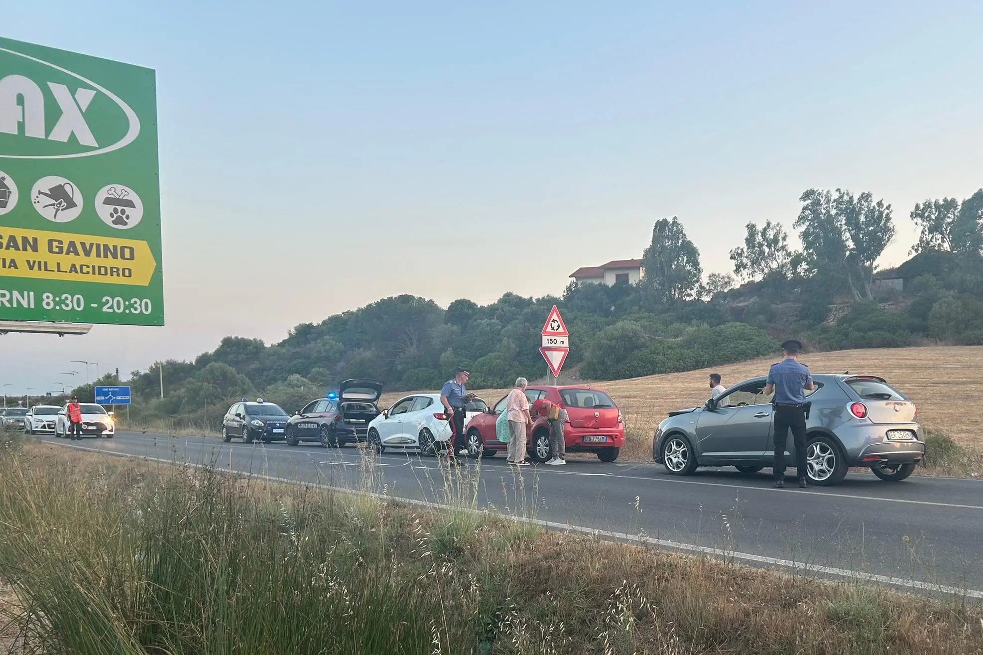 I rilievi dei carabinieri per l'incidente alle porte di Carbonia (foto Fabio Murru)