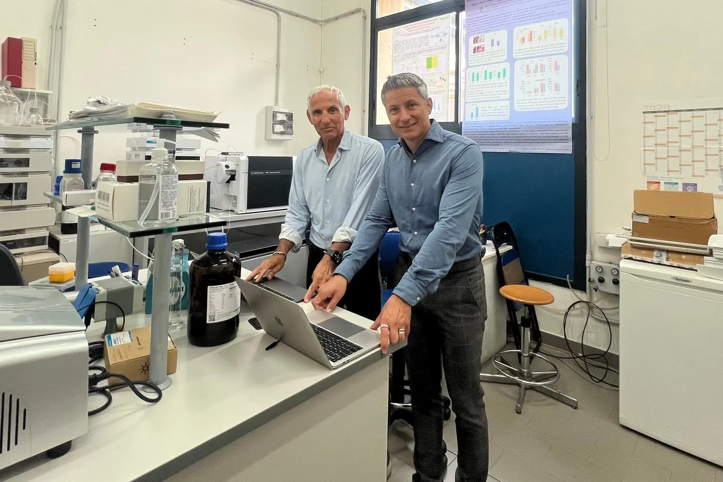 Sebastiano Banni, specialista dell’Università di Cagliari, e Patrice Cani, originario di San Giovanni Suergiu, leader mondiale della nutrizione (foto Melis)