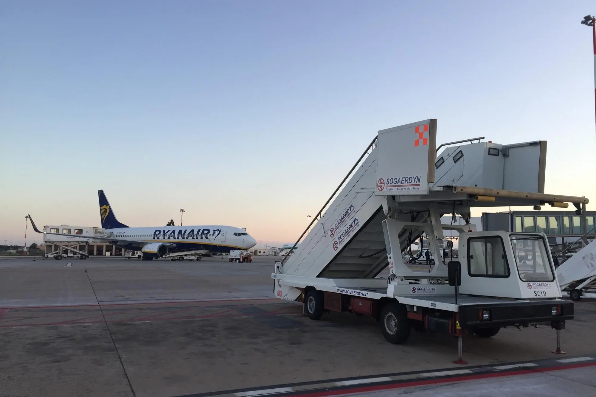 Un aereo Ryanair (Archivio L'Unione Sarda)