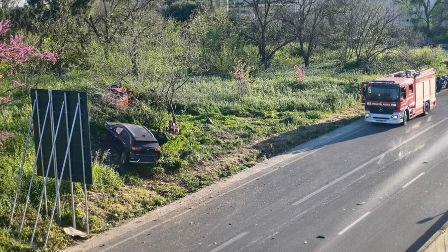 Sassari, scontro tra due auto: sul posto i vigili del fuoco