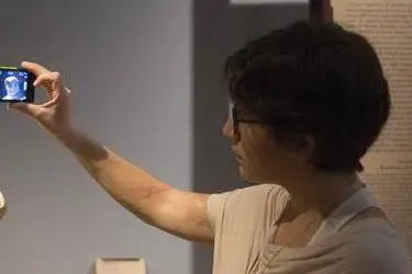 Monumenti e arte finiscono poi sui social network