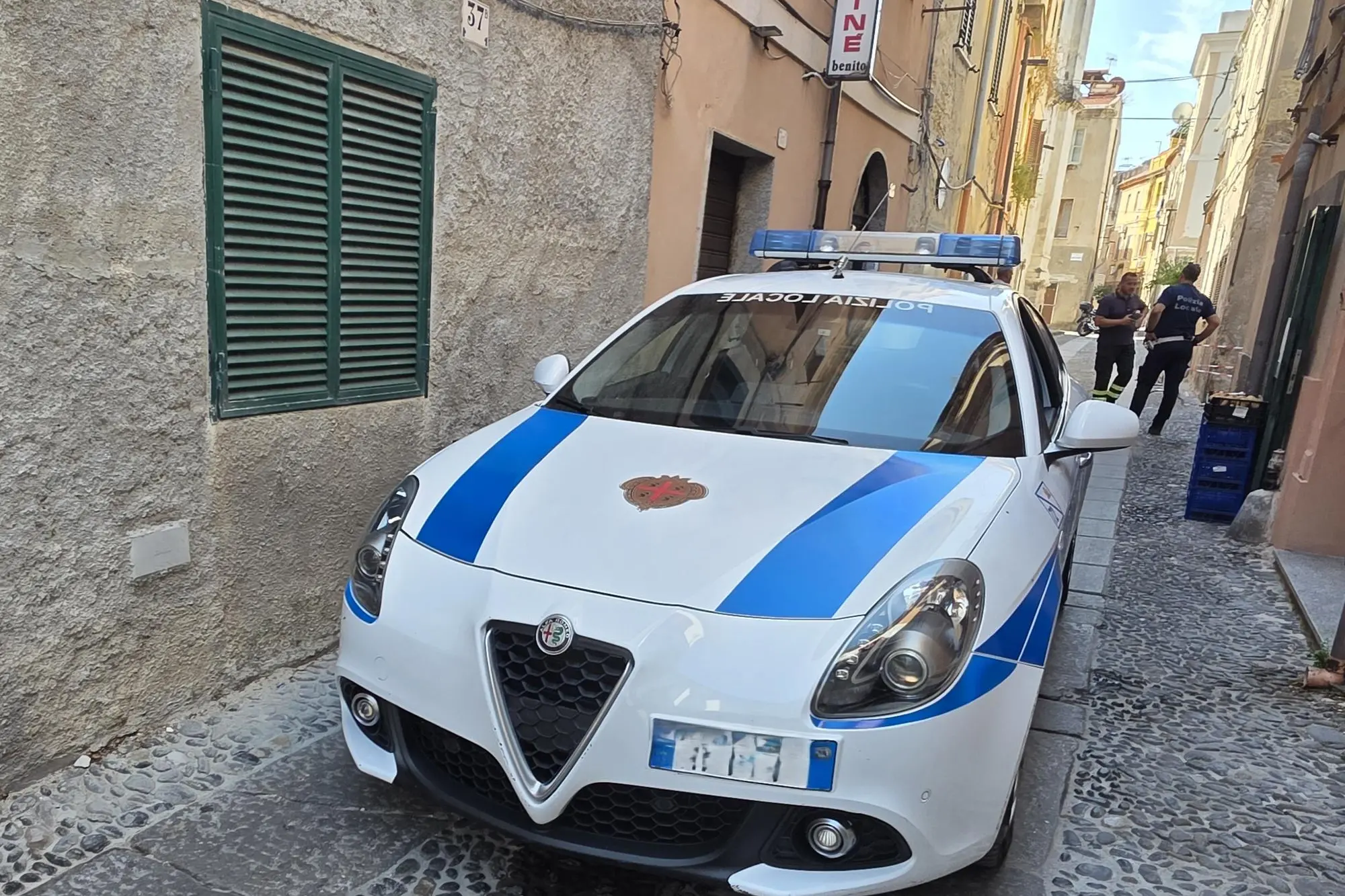 Polizia locale in via Sant'Apollinare