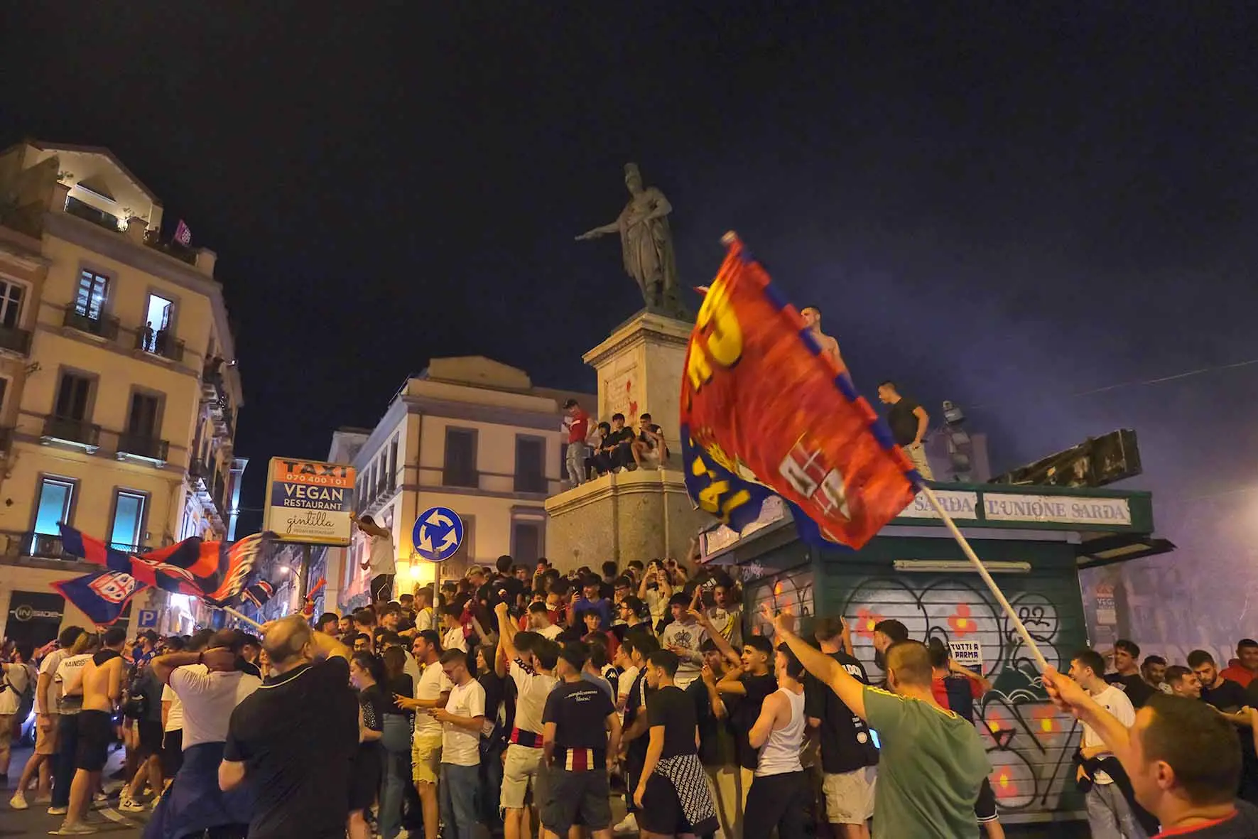 11 06 23 cagliari piazza yenne il cagliari in serie a - foto giuseppe ungari