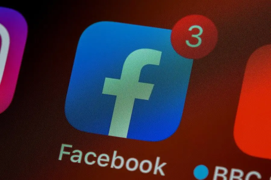 Il logo di Facebook (Unsplash - Brett Jordan)