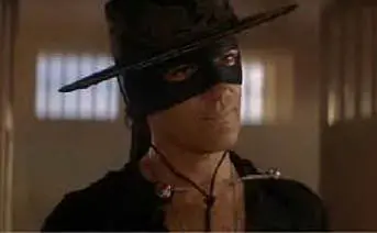 Interpreta il bandito Alejandro Murrieta nel film &quot;La maschera di Zorro&quot; (foto Wikipedia)