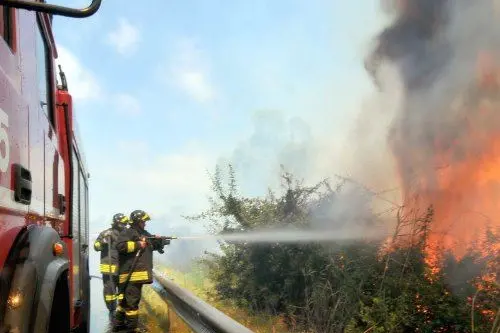 Carbonia: inferno nelle campagne le foto sono di foto Angelo Cucca