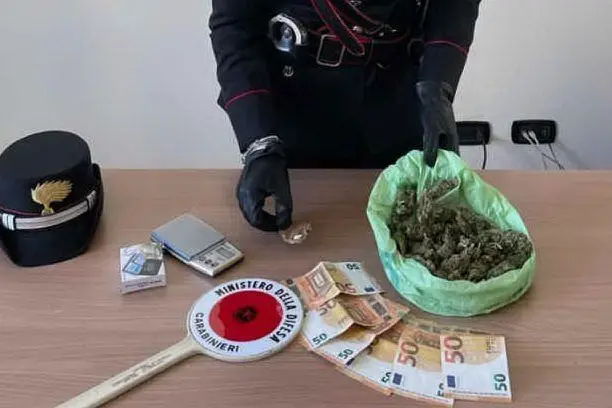 La droga sequestrata (Foto Carabinieri)