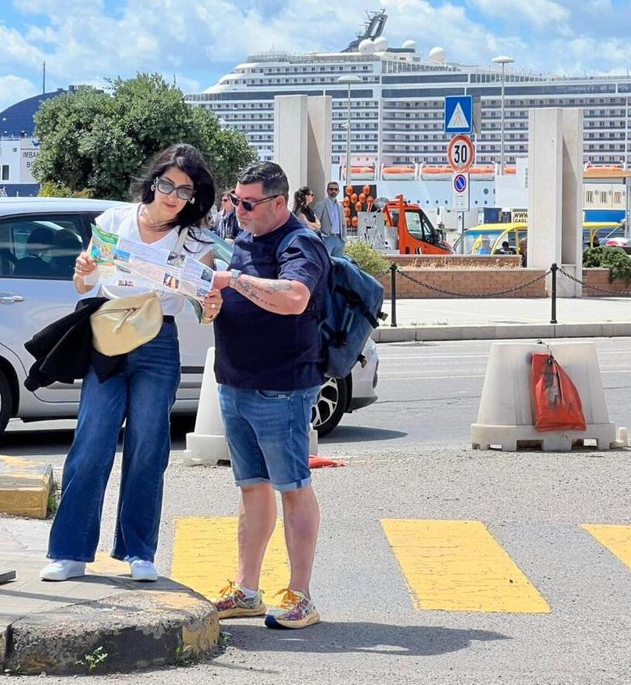 Crocieristi, lo sbarco nel caos