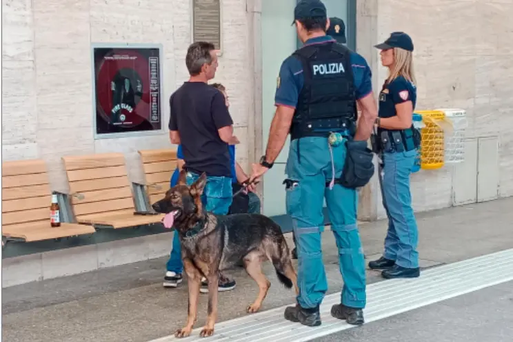 Controlli della polfer alla stazione di Cagliari