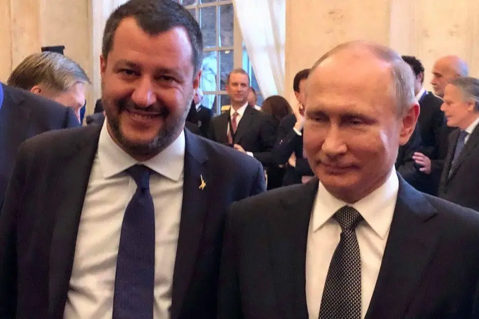 Salvini con Putin in occasione della visita del presidente russo a Roma (Ansa)