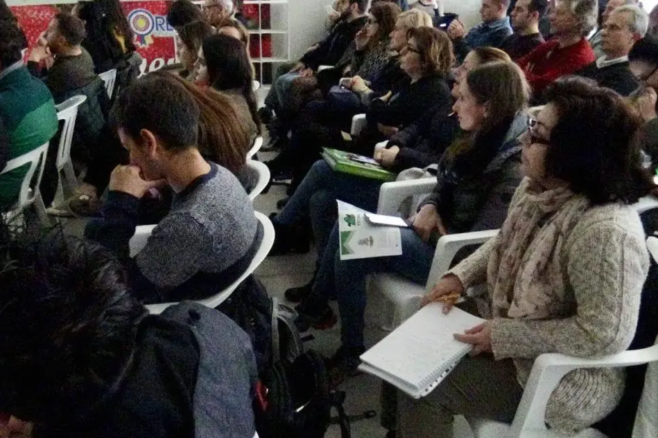 Gli studenti durante la presentazione (L'Unione Sarda - Pinna)