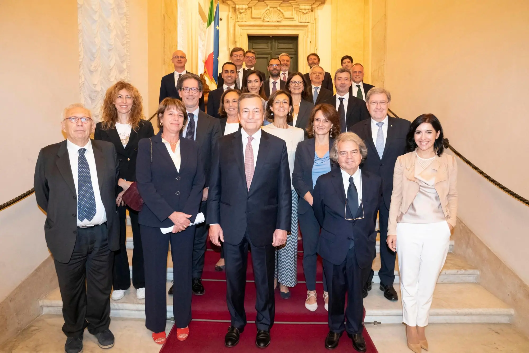Group photo in the latest cdm of the Draghi government (Ansa)