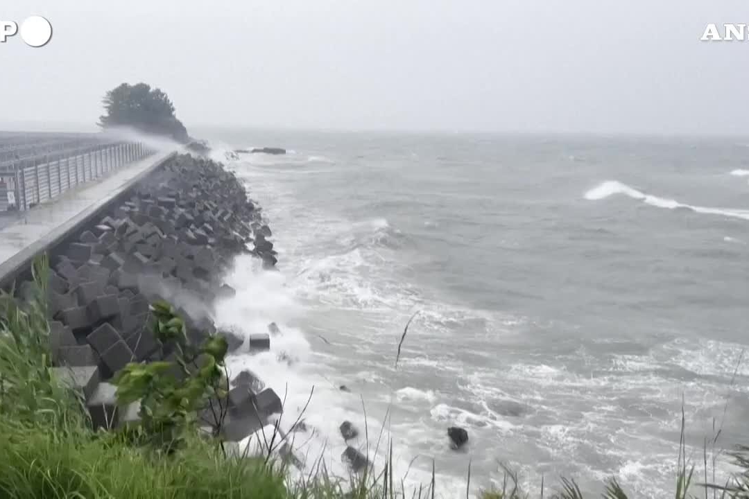 Giappone, il tifone Nanmadol fa paura: 4 milioni di persone evacuate