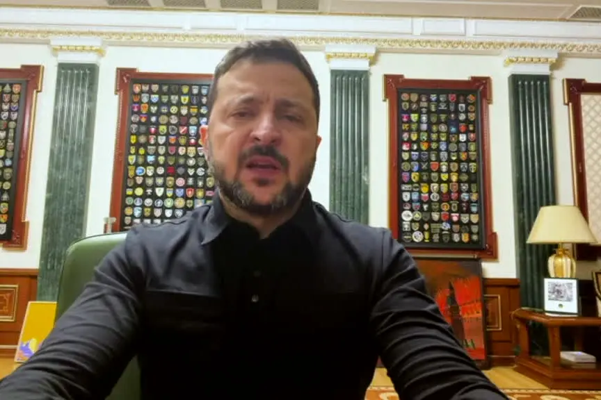 Zelensky: Ucraina è pronta a "de-escalation" se lo farà anche Russia