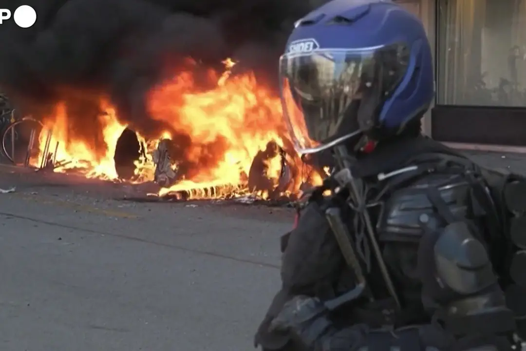 Scontri a Ginevra tra manifestanti e polizia al corteo 'No G7'