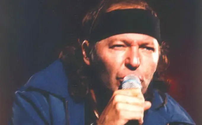 Vasco Rossi ha riconosciuto il figlio Lorenzo nel 2003