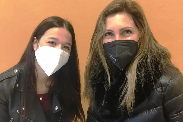 Desirée Salvador con la professoressa Caterina Olla (foto concessa)