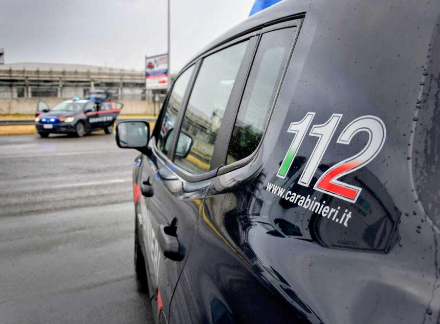 Lite in auto con la ex: 28enne in manette