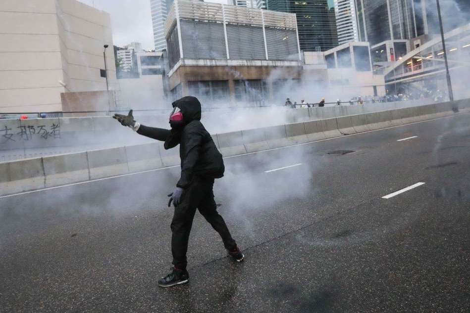 Hong Kong, scontri fra polizia e dimostranti
