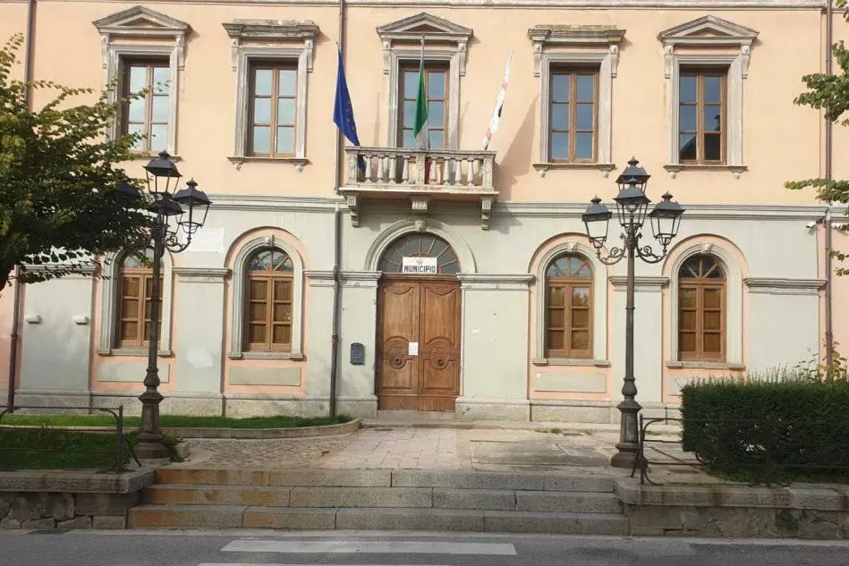 Il municipio di Bono (foto L'Unione Sarda - Tellini)