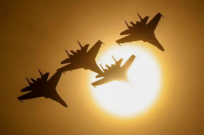 Caccia russi in volo (Ansa)