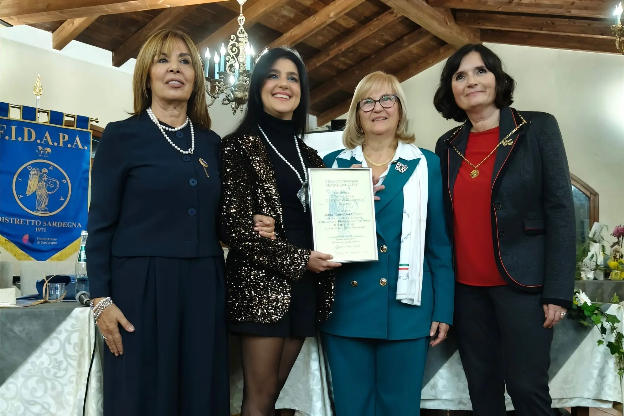 Al centro Maria Giovanna Cherchi