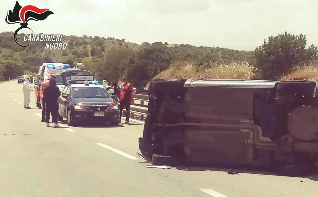 Uno dei furgoni assaltati (Foto carabinieri)