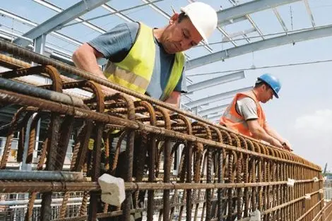 Operai in un cantiere
