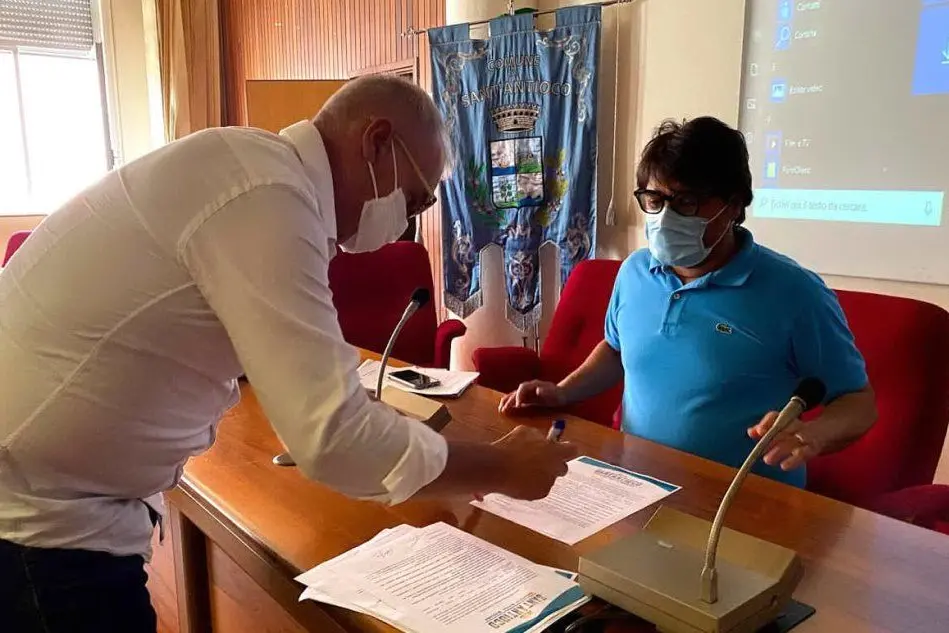 La firma del protocollo (Foto Comune)