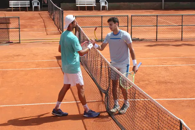 Stretta di mano tra Federico Salomone e Juan Manuel Cerundolo (Foto Antonio Burruni)