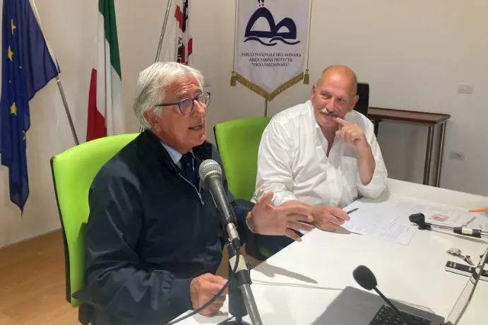 Carlo Hendel e Antonello Flumene, medico all'Asinara dall’83 al ’98 (foto Pala)