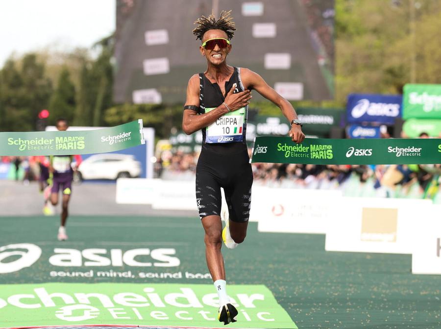 un italiano a Parigi : crippa fa la storia