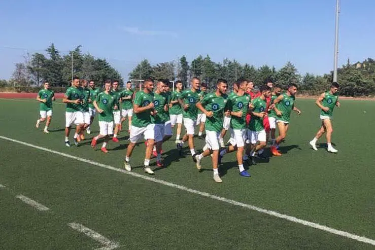 La preparazione (Foto Lanusei Calcio Facebook)