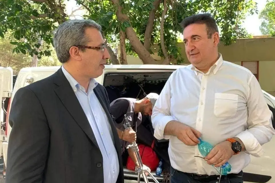 Il sindaco Umberto Oppus con Roberto Giacobbo (foto Sirigu)
