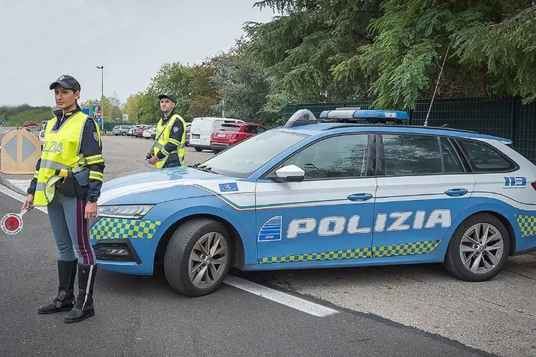 Polizia stradale (foto Ansa)