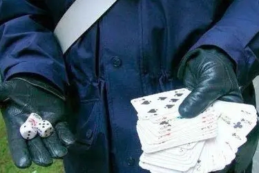 Bisca clandestina (Foto archivio)