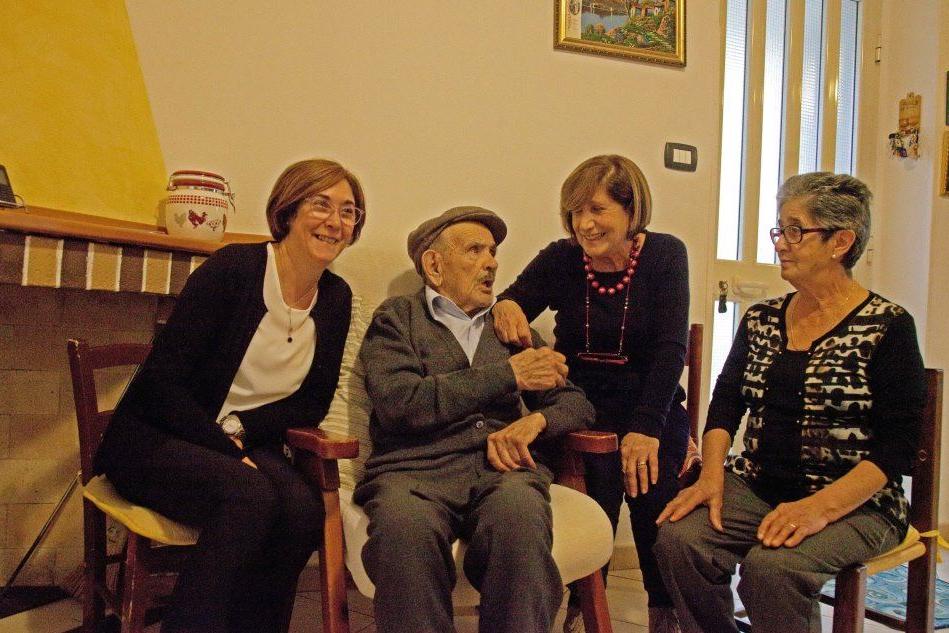 Vittorio Palmas con le figlie Antonietta, Donatella e Delia