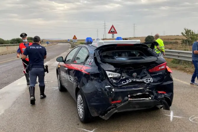 L'auto dei carabinieri coinvolta nell'incidente (Foto M.Pala)
