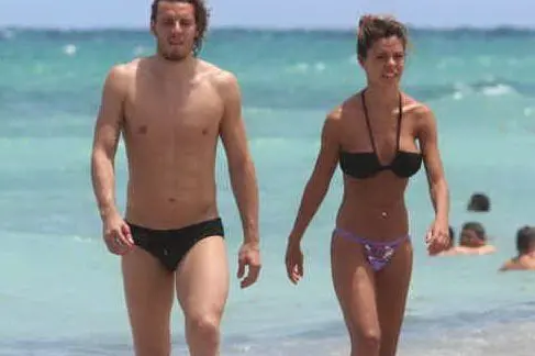 Federico e Rachele sulla spiaggia