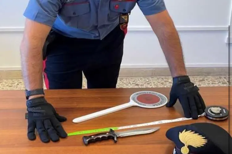 Il coltello sequestrato