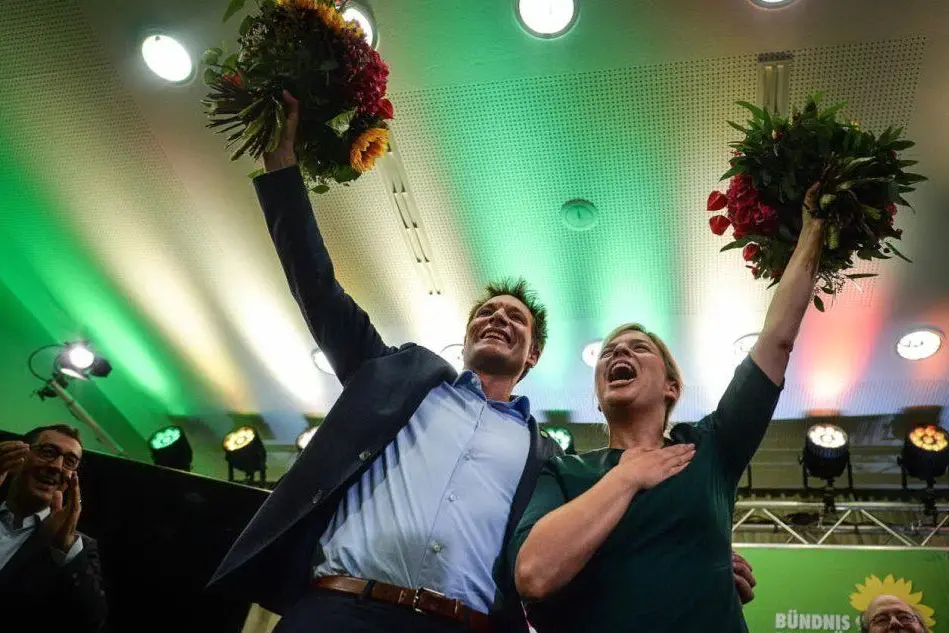 La gioia dei leader Verdi per i risultati delle elezioni. (Ansa)