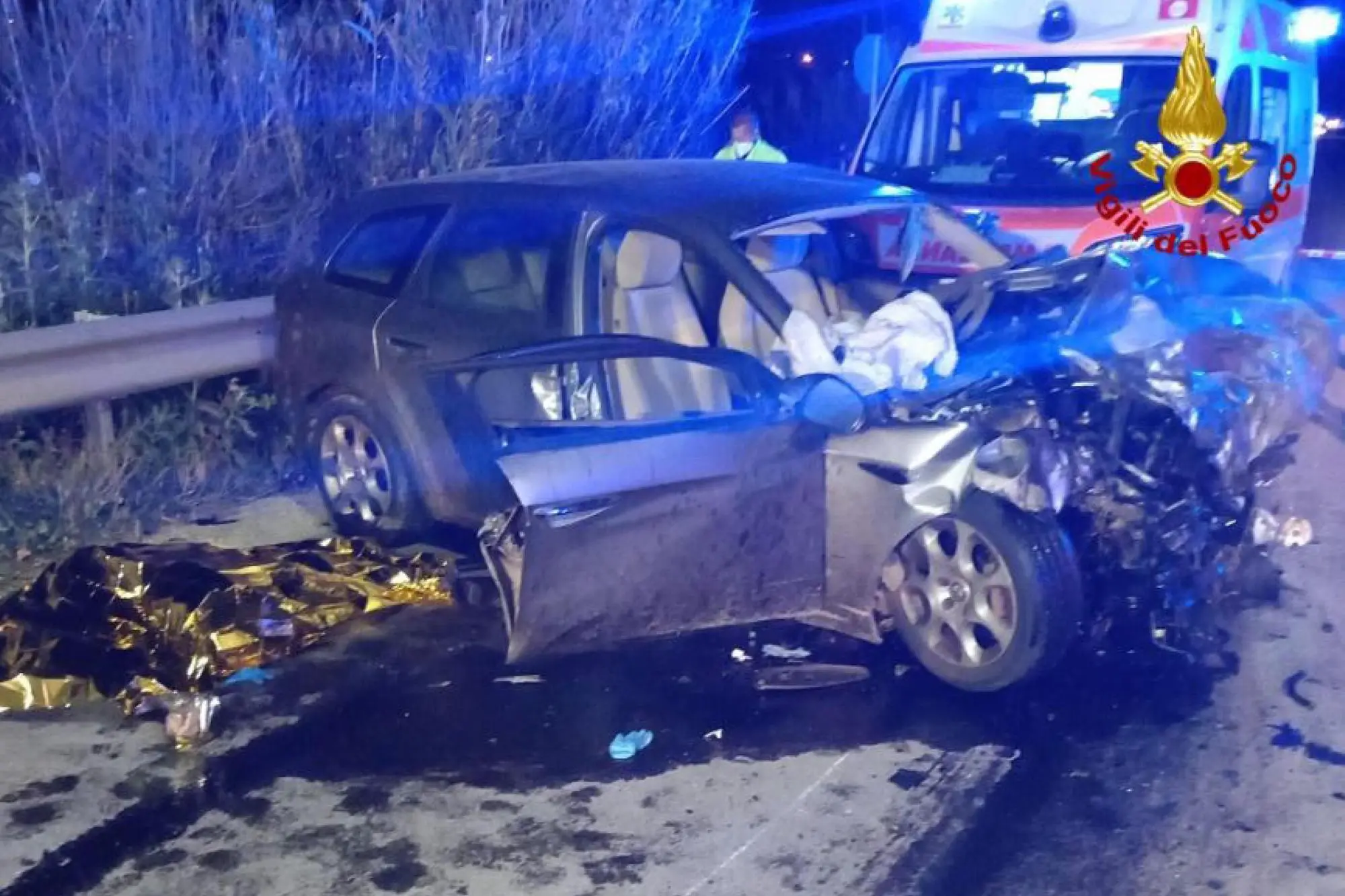 L'incidente (foto vigili del fuoco via Ansa)