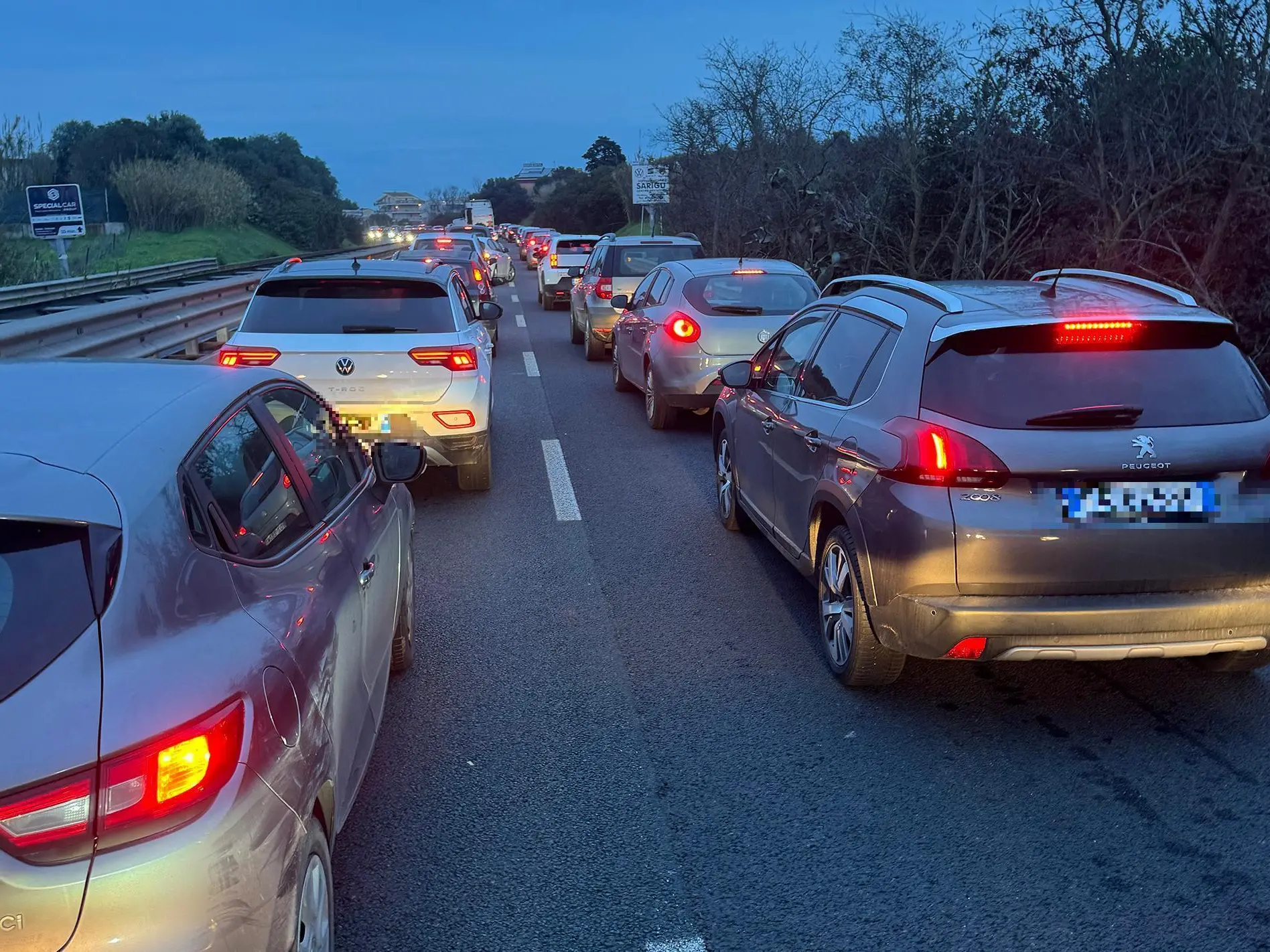 La 195 resta chiusa, caos e disagi sul percorso alternativo: code sulla 130 - <a href="https://www.unionesarda.it/news-sardegna/troppi-danni-rilievi-in-corso-la-195