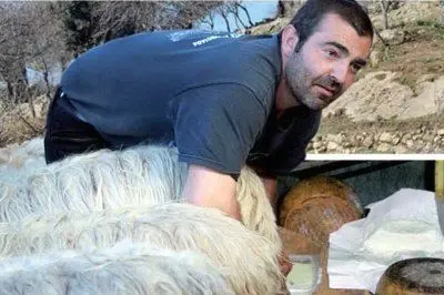 Mario Dessolis nel suo ovile