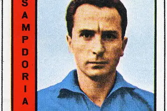 La sua figurina da calciatore con la maglia della Sampdoria